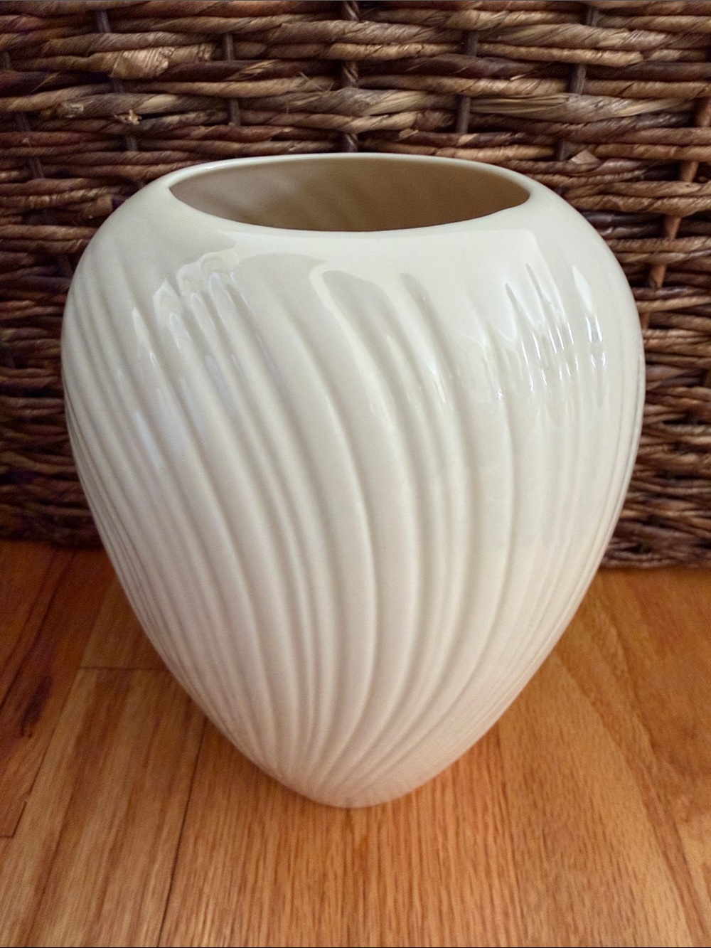 Vintage 1988 Lenox Fine Porcelain China Vase - Mirage Collection - size Medium